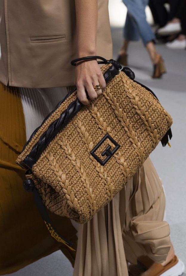 آخر موضة الحقائب النسائية لربيع وصيف 2020 مع القش من Celine