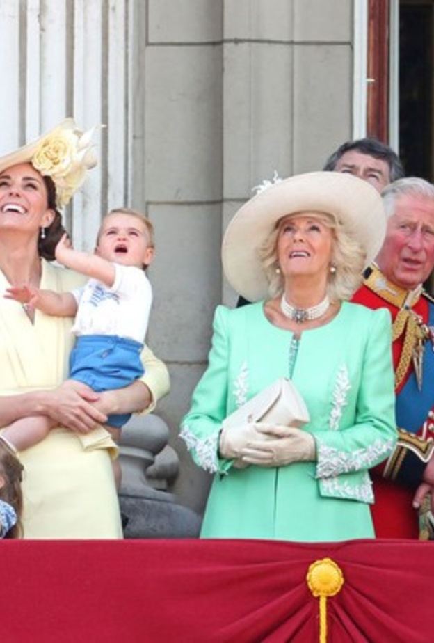 أفراد العائلة المالكة البريطانية يحتفلوا باليوم العالمي للمرأة على الانستقرام