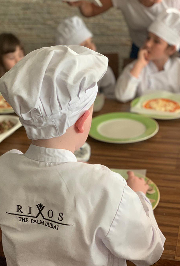 احتفلي بعيد الأم في فندق ريكسوس بريميوم دبي وفندق وأجنحة ريكسوس ذا بالم دبي