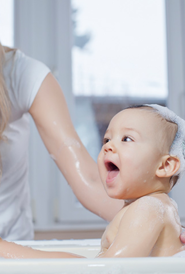 اضرار تحميم الطفل الرضيع بالماء الساخن