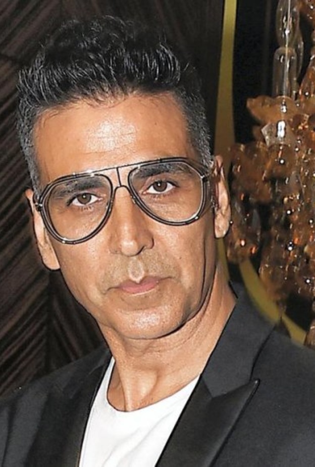 أكشاوي كومار يحذر من عواقب كورونا