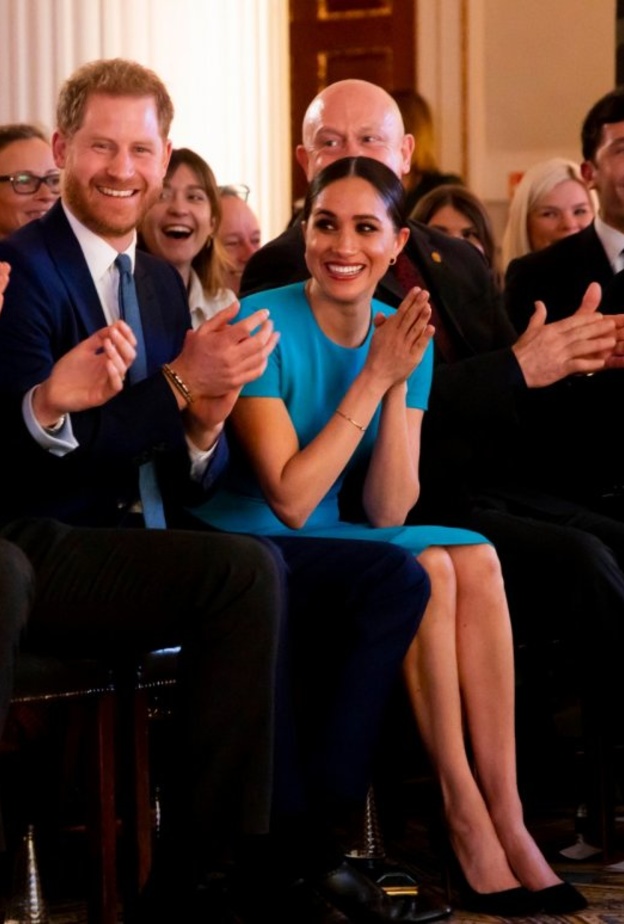 عرض زواج مفاجئ وسط دهشة الجمهور بمل فيهم الامير هاري و زوجته ميغان