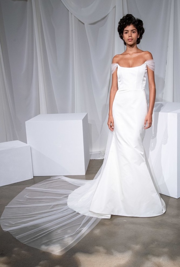 فساتين زفاف ناعمة بأكمام منسدلة