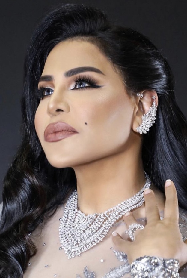 أحلام بأقراط من من علامة ميسيكا Messika