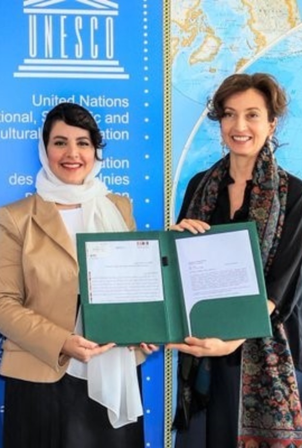 الأميرة هيفاء آل مقرن تسلم أوراق اعتمادها مندوبة دائمة للمملكة لدى اليونيسكو