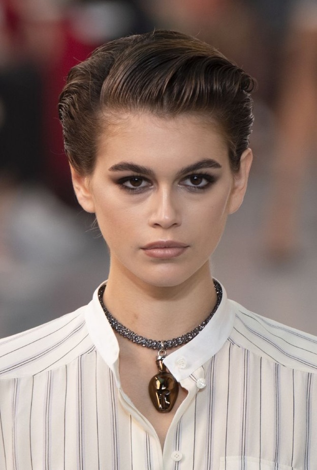 تسريحات شعر فاخرة مع الكعكة المنخفضة من Chloe