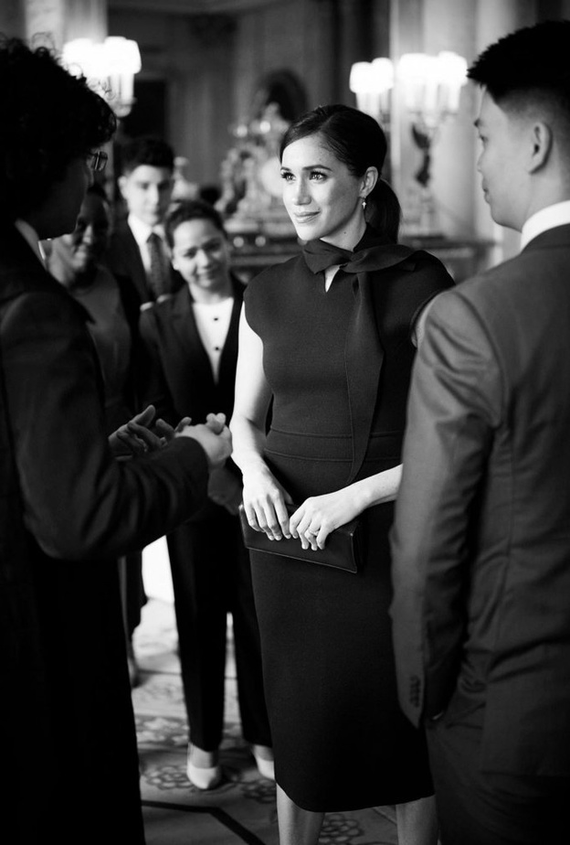 بدت ميغان جميلة بتسريحة ذيل الحصان الأنيقة