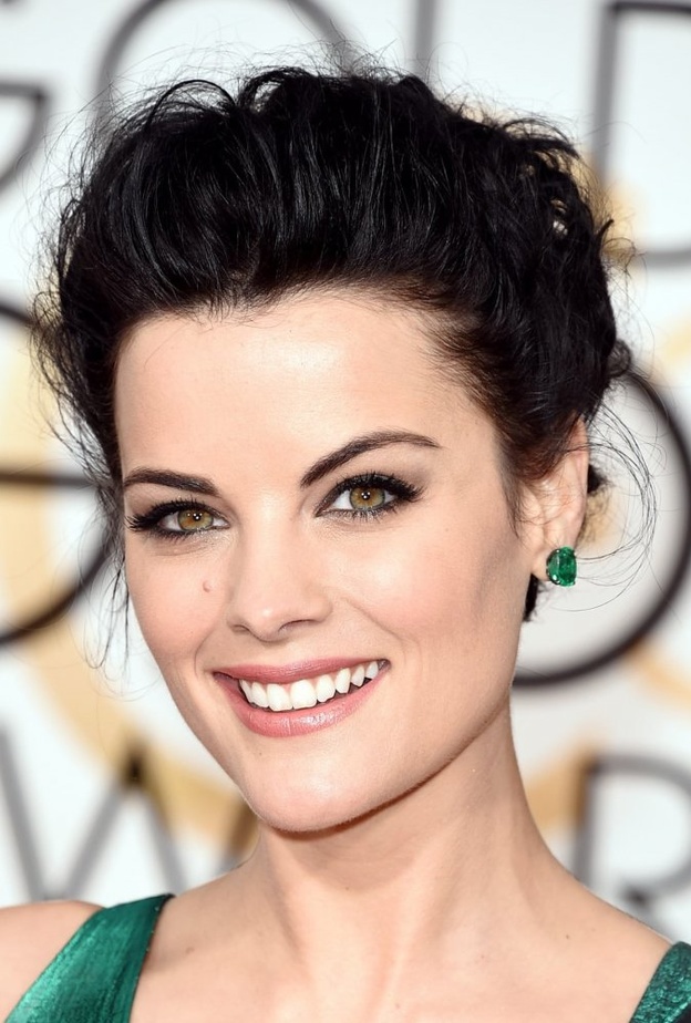  أجمل إطلالات Jaimie Alexander الجمالية مع المكياج السمومي