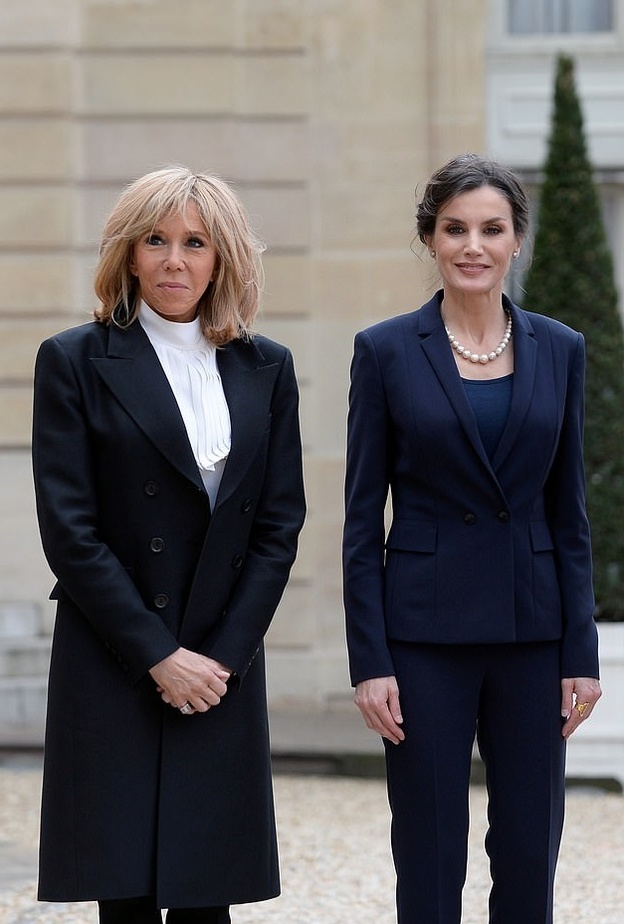 من الأجمل أناقة بين ليتيزيا ملكة إسبانيا وبريجيت ماكرون