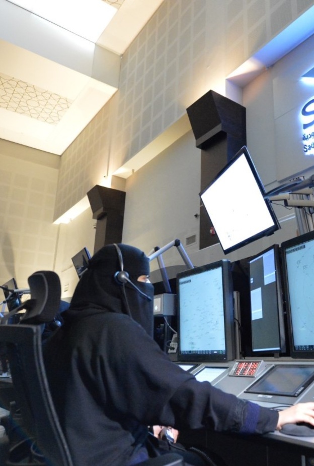 26 مراقبة جوية سعودية يدرن الحركة الجوية في مطارات المملكة 