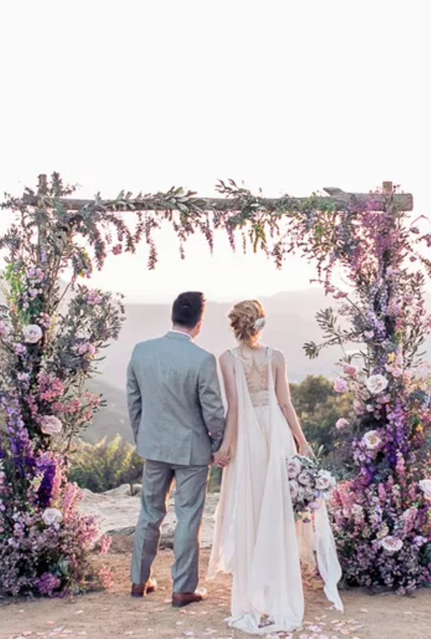 الطبيعة تقدم اجمل خلفية لصور حفلات الزفاف