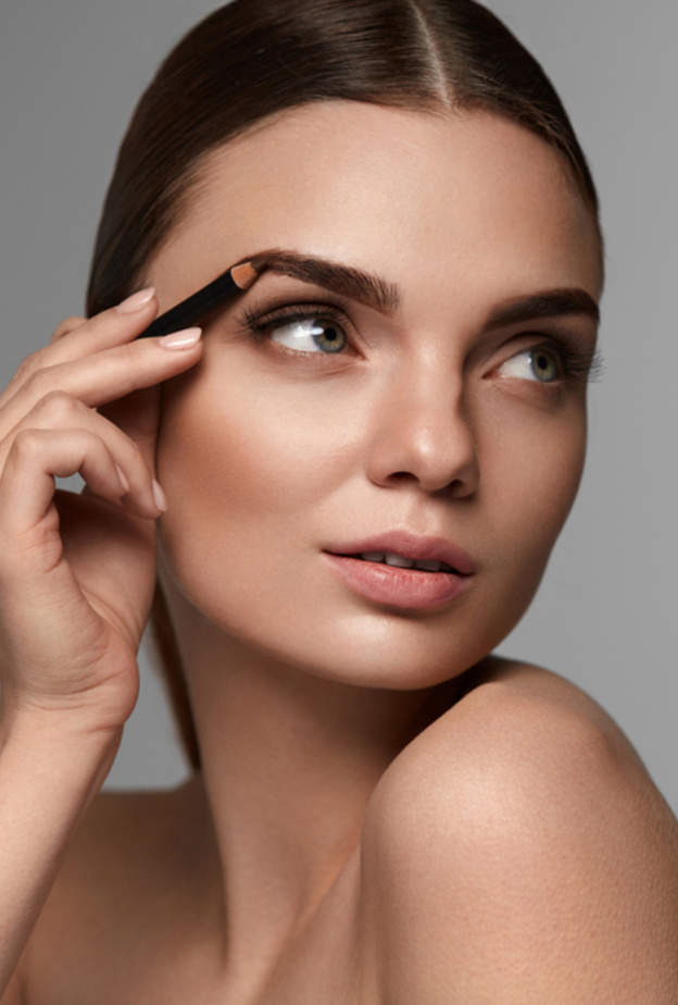 أفضل أنواع قلم الحواجب لإكمال إطلالاتك في 2020