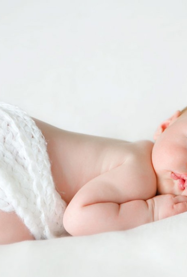 ما هي الوضعية الصحيحة لنوم الطفل الرضيع