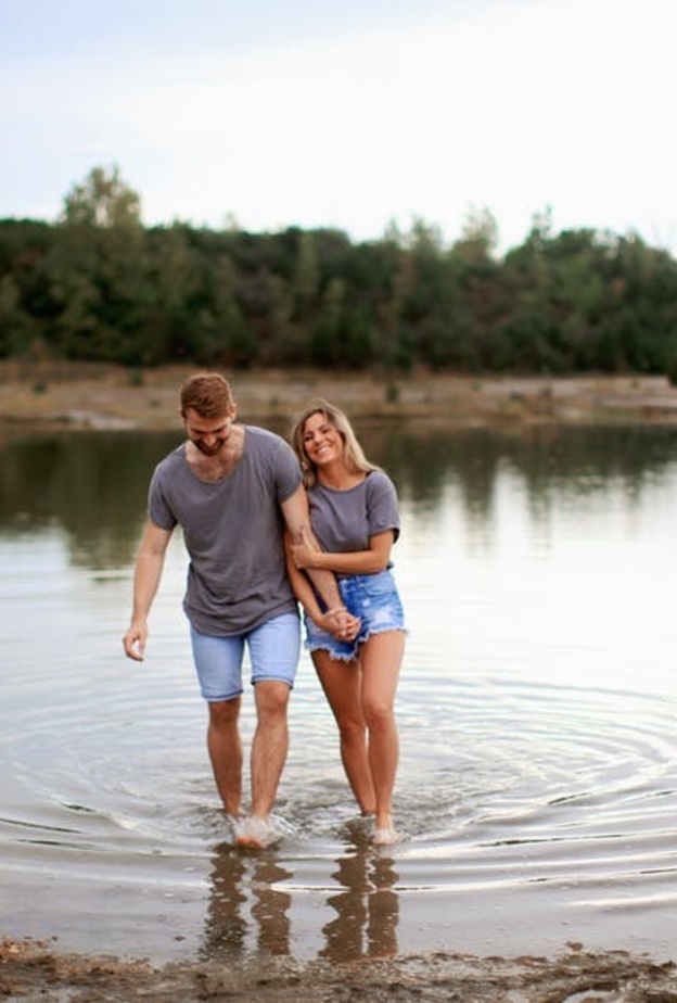  يتطلع العروسان للاستمتاع برحلة شهر العسل بدلا من الاهتمام بالحمل