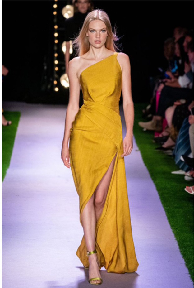 فساتين سهرة باللون الأصفر لاطلالة مشرقة وجريئة