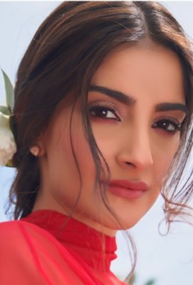 سونام كابور توجه لمعجبيها رسالة توعية لمخاطر كورونا