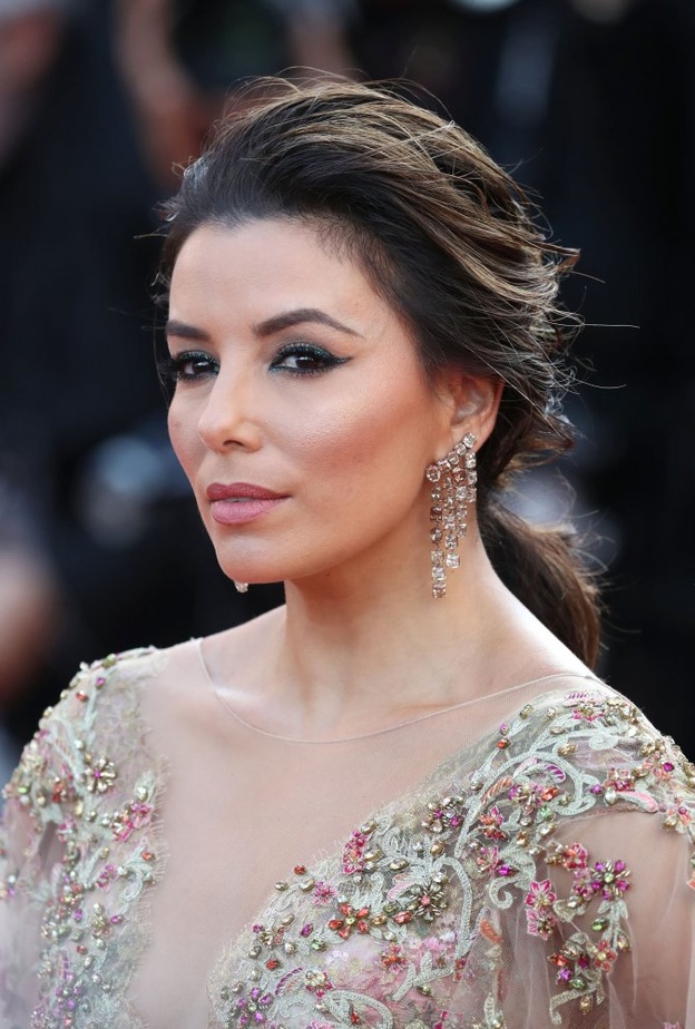 استوحي تشريحة ذيل الحصان من إيفا لونغوريا