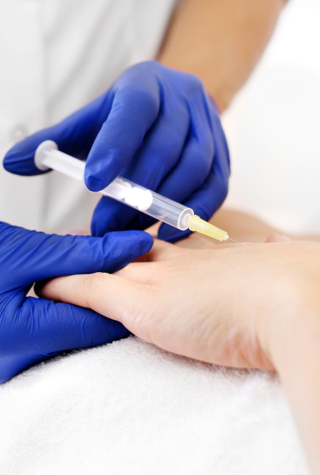 جربي حقن الفيلر للتخلص من تجاعيد اليدين