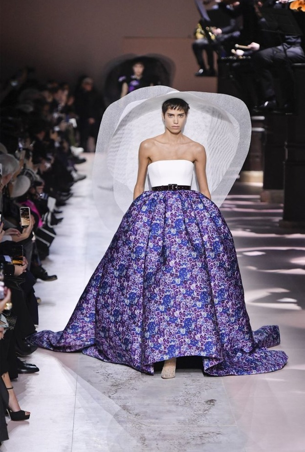 اجمل فساتين خطوبة منفوشة من givenchy