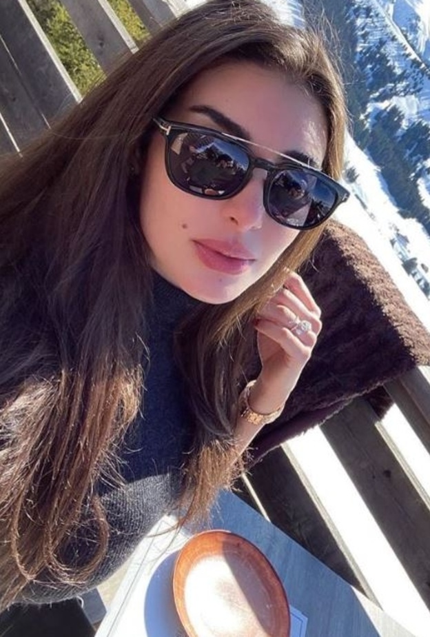 سيلفي تكشف وجود احمد ابو هشيمة برفقتها من خلال انعكاس النظارات الشمسية