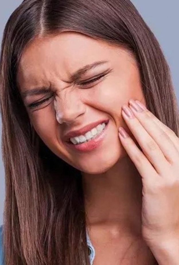 جير الأسنان يسبب آلام في اللثة و الأسنان