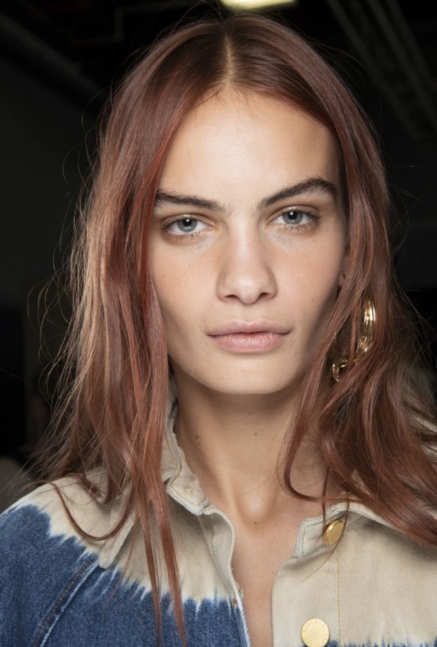 احدث صبغات شعر جريئة وغريبة موضة صيف 2020 من Alberta Ferretti