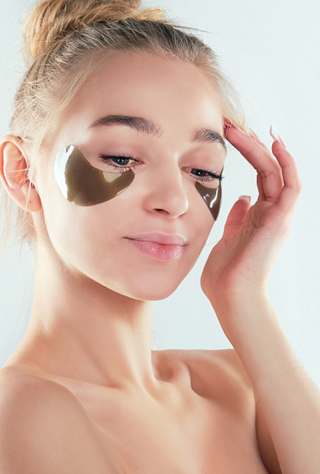 لعسل يساعد على ترطيب وتفتيح المنطقة تحت العين