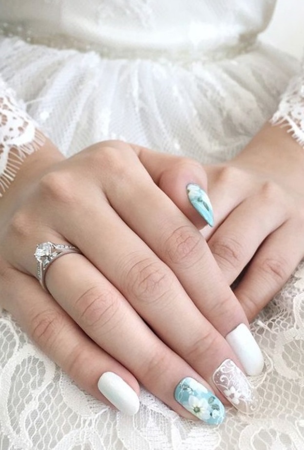 أجمل ألوان المناكير المطفي للعروس بتدرجات بيضاء