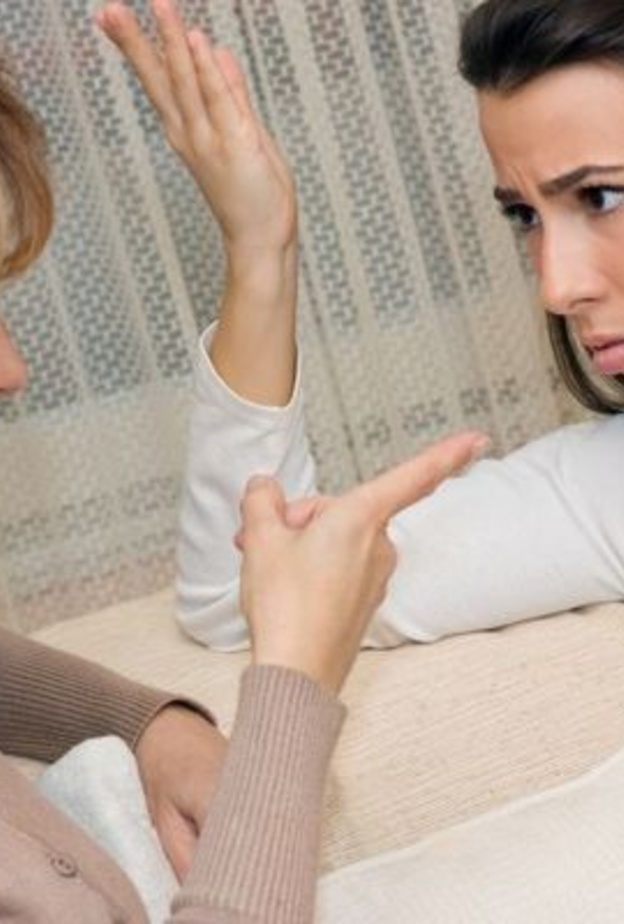 كيف تتجنب الزوجة المشاكل مع الحماة
