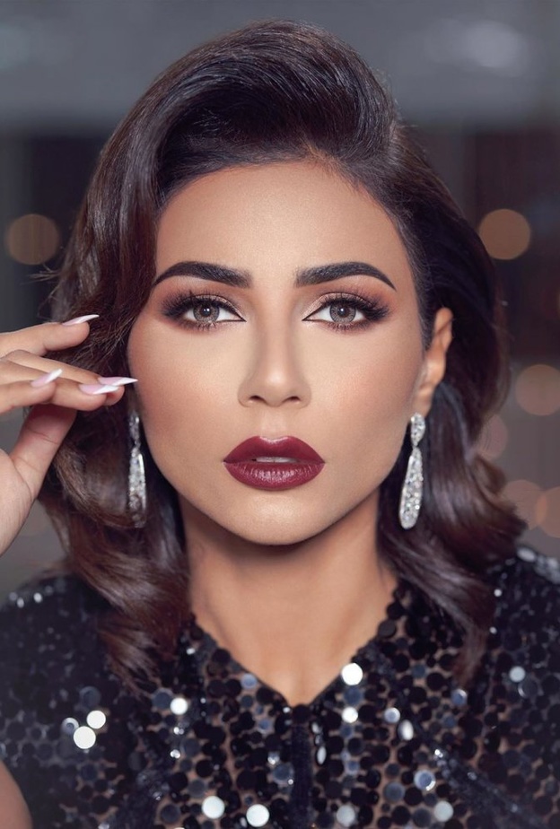 اطلالات مهيرة عبد العزيز الجمالية عام 2020 مع رسمات المكياج البرونزي