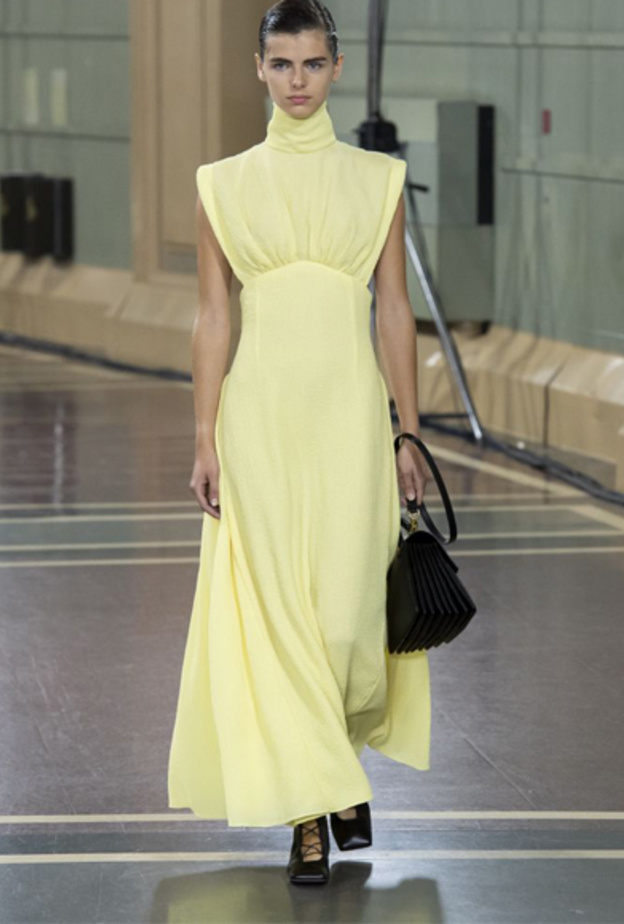 فساتين باللون الاصفر الباستيل Emilia Wickstead