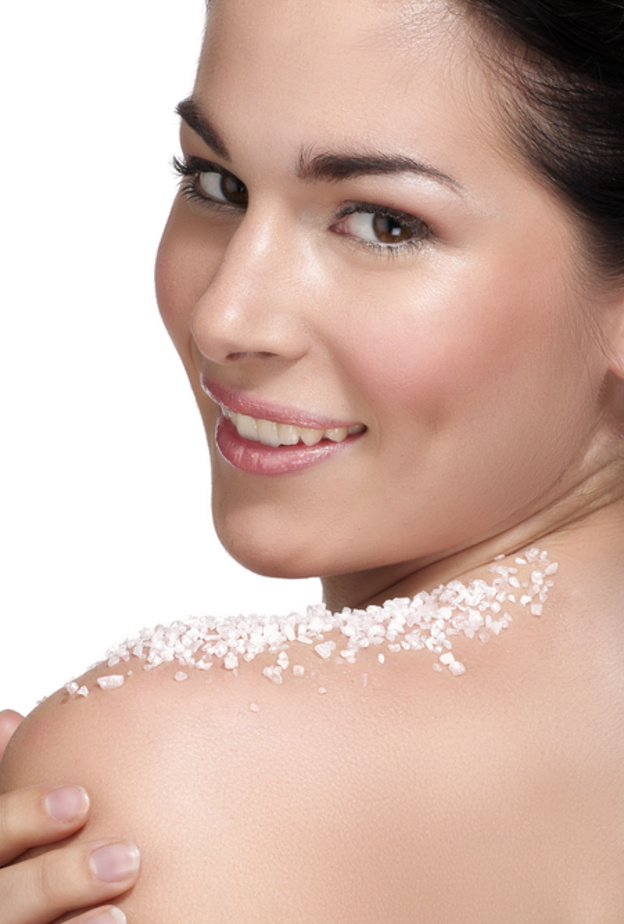  تعرفي على فوائد الملح وكل استخداماته المفيدة للعناية ببشرتك