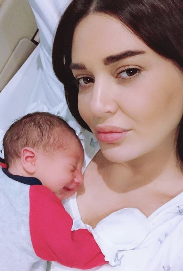 عايدت سيرين عبد النور ابنها كريستيانو بعيد ميلاده الثاني ونشرت صورة من ولادتها