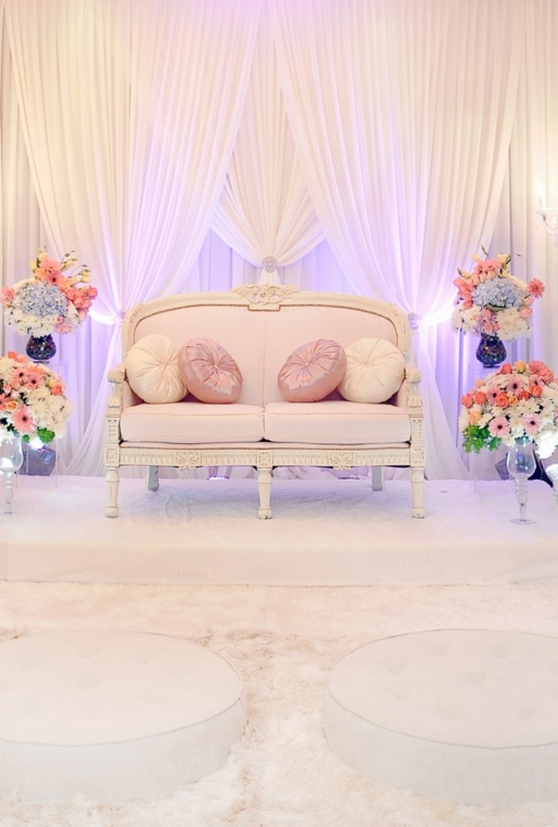  ديكور حفل الزفاف بالزهور الملونة