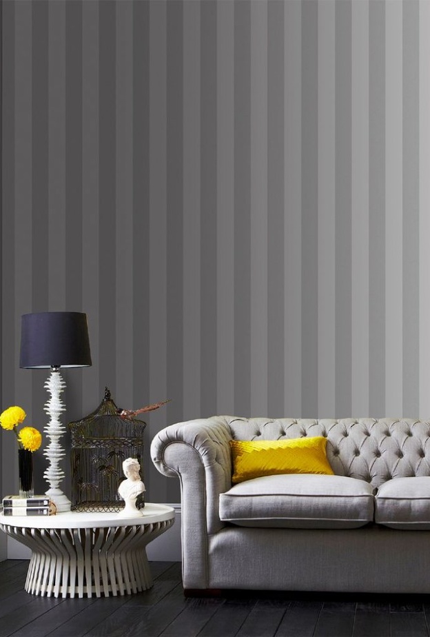 ورق جدران مخطط بأسلوب بسيط وأنيق لغرفة معيشة مميزة