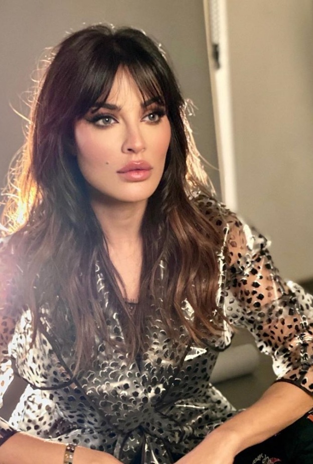 أجمل اطلالات جمالية جديدة مع الآيلاينر مستوحاه من نادين نجيم