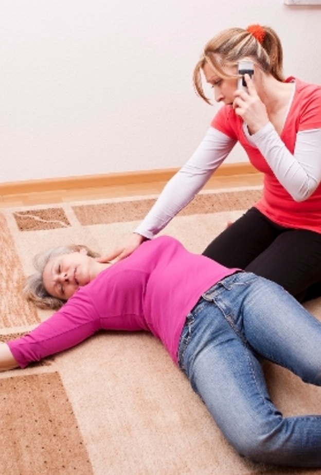 الإتصال بالطوارئ أول خطوات إسعاف الإصابة بالتيار الكهربائي