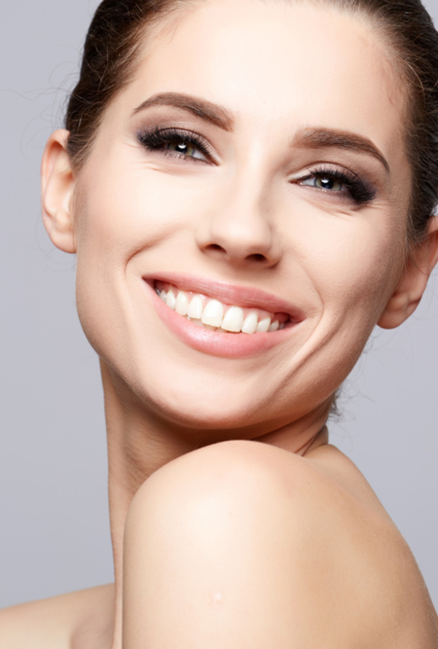 طريقة عمل مكياج خفيف وناعم بمناسبة عيد الام 2020 بالخطوات