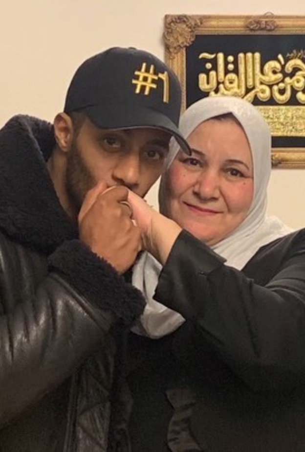 محمد رمضان ووالدته