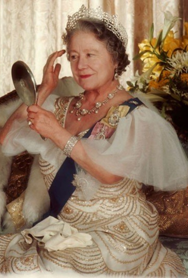 الملكة اليزابيث