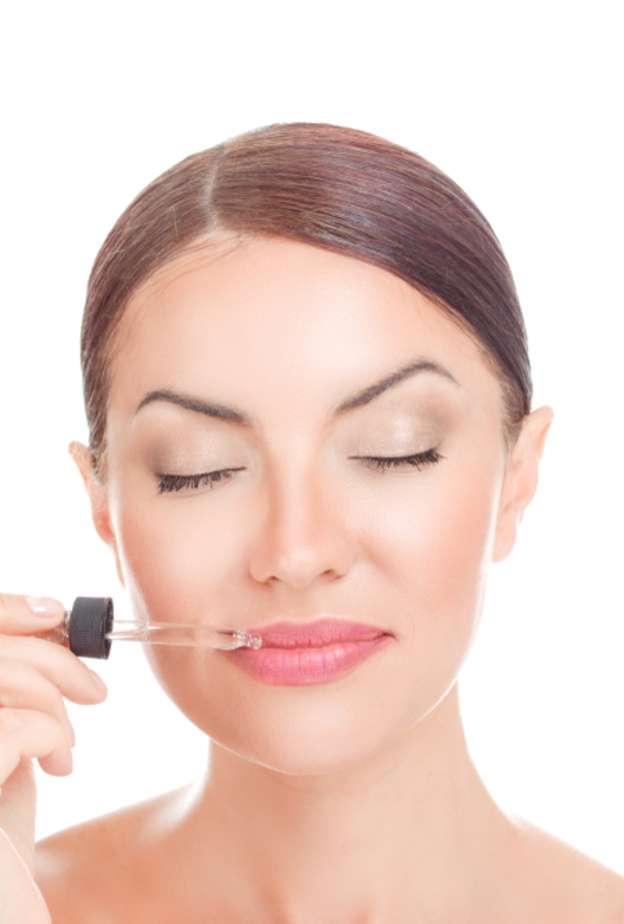 فوائد زيت الافوكادو لترطيب الشفايف