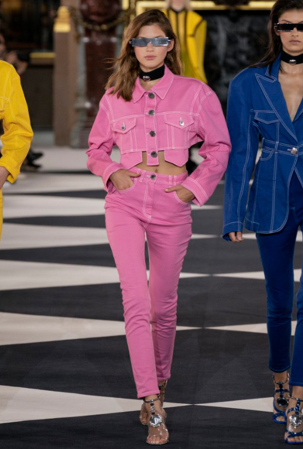 إطلالة كاملة من الدينيم من Balmain