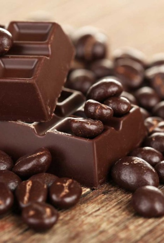الشوكولاته الداكنة من أهم الأطعمة التي تعطي شعوراً بالسعادة
