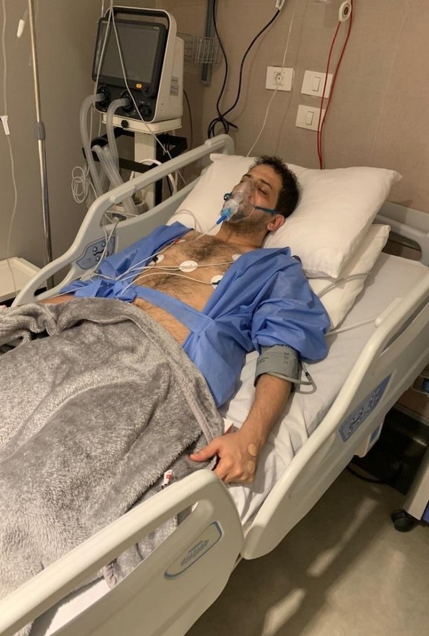 الموزع مدحت خميس في المستشفى 