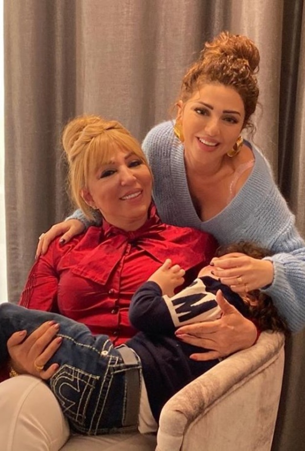 ميريام فارس وابنها ووالدتها