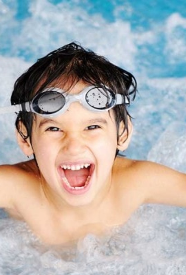 فوائد السباحة للاطفال في الشتاء