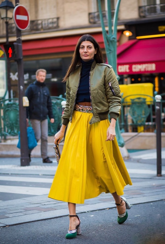  اعتمدي جاكيت البومبر مع التنانير الربيعية