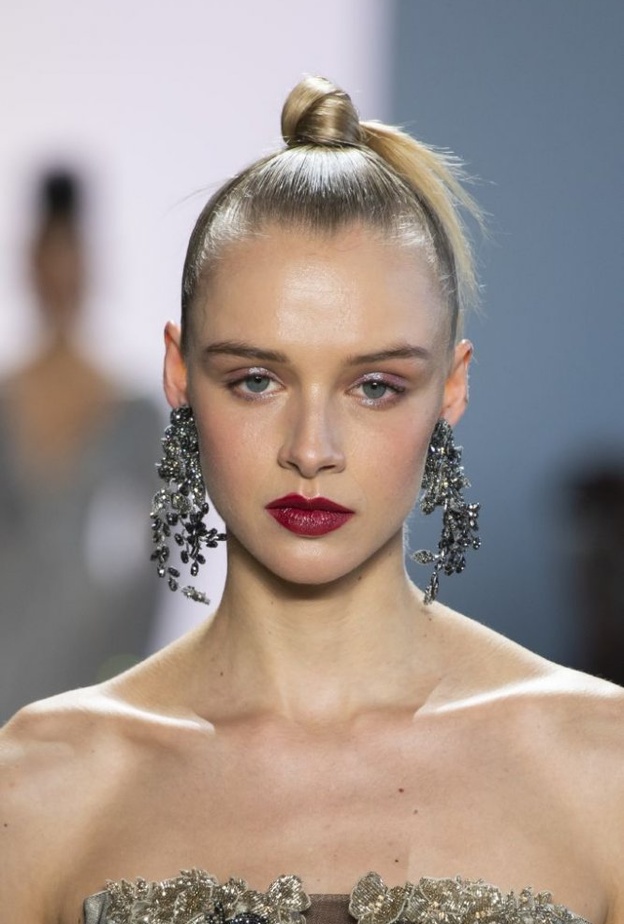 الوان شفاه حمراء لتكبير الشفايف من دار Badgley Mischka