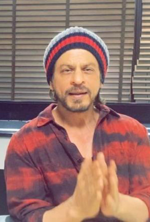 شاروخان يناشد معجبيه البقاء في منازلهم بسبب كورونا