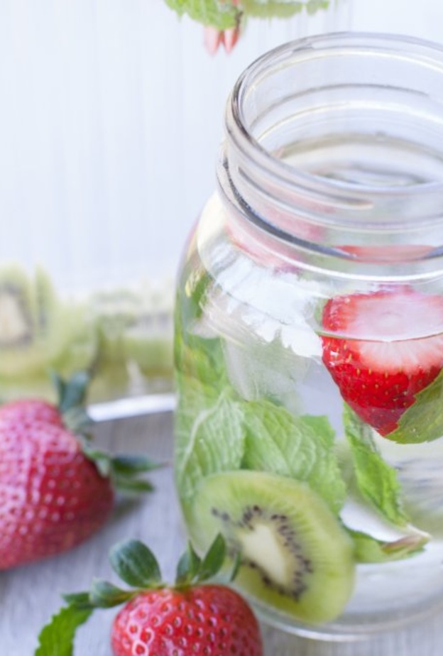 مشروب الكيوي و الفراولة و النعناع يعزز المناعة